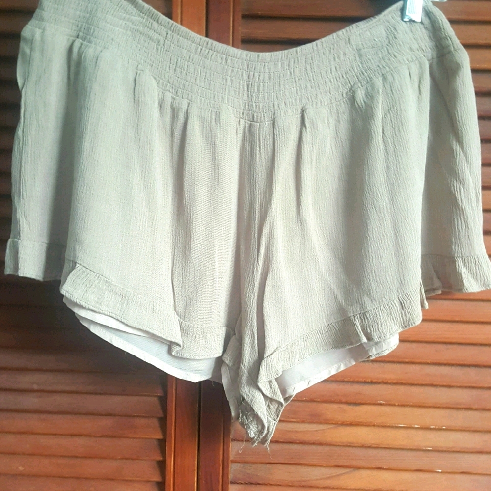 Elastic waist shorts